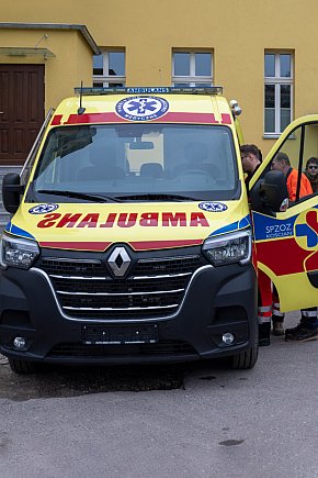 Nowa karetka dla kościańskiego szpitala!-4261
