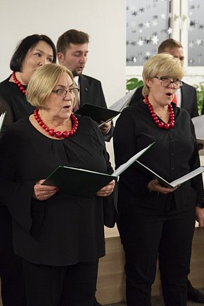 Kolędy i pastorałki wybrzmiały w bibliotece-4295