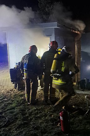 Pożar budki z lodami w Cichowie-4302