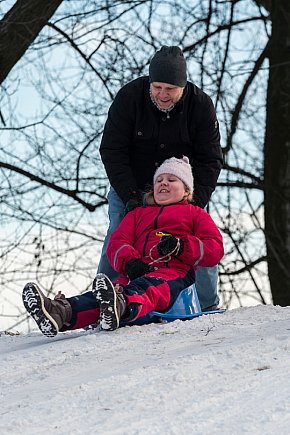 Dzieci szaleją na sztucznym śniegu Ferfety-4320
