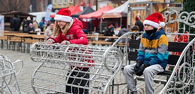 Trwa Jarmark Bożonarodzeniowy w Kościanie. Urozmaicone stragany [ZDJĘCIA]-89913