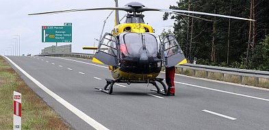 Auto wypadło z drogi na S5 i dachowało. Przyleciał LPR [ZDJĘCIA]-90060