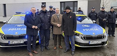 Dwa nowe radiowozy w kościańskiej policji [ZDJĘCIA]
