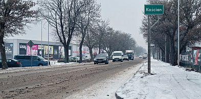 Trudne warunki na drogach i chodnikach w Kościanie od rana [ZDJĘCIA]