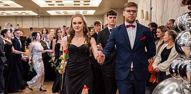 Studniówka „Ratajczaka” 2026 trwa! Bal maturzystów w Bonikowie [ZDJĘCIA]