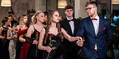 Studniówka „Ratajczaka” 2026 trwa! Bal maturzystów w Bonikowie [ZDJĘCIA]