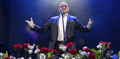 Na Dzień Kobiet Robert Rozmus ze znanymi przebojami. Mamy bilety dla czytelników!