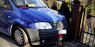 Źle się poczuł za kierownicą i wjechał w ogrodzenie