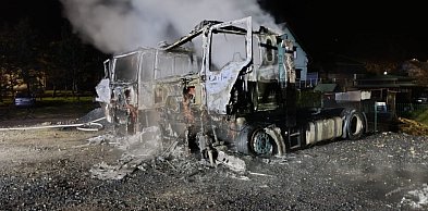 Spłonęły dwie ciężarówki w Nietążkowie [ZDJĘCIA]