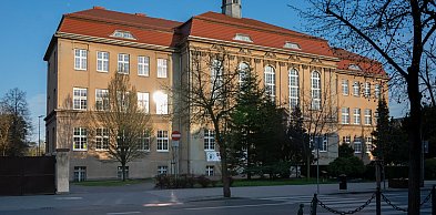 Podpisano umowę na wymianę okien w budynku „Kolberga” w Kościanie