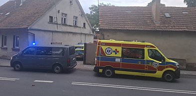 Nożownik zabarykadował się w mieszkaniu. Był agresywny [ZDJĘCIA]
