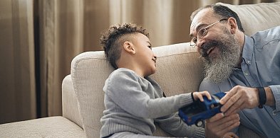 Jak wybrać upominek dla dziadka – inspiracje, które go ucieszą-88886