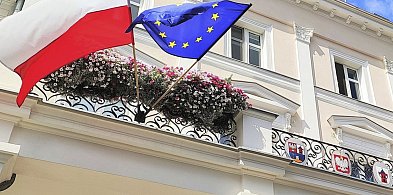 Nieczynne urzędy w poniedziałek. Urzędniczy długi weekend-89513