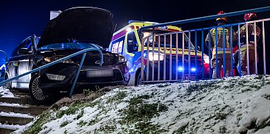 Samochód wjechał w latarnię na Północnej, tuż przed wiaduktem [ZDJĘCIA]-90295