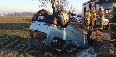 Dachował Cinquecento pomiędzy Morownicą a Bronikowem [ZDJĘCIA]-90442