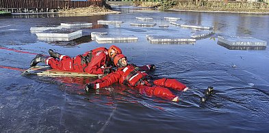 Trenowali ratownictwo na wodzie skutej lodem [ZDJĘCIA]