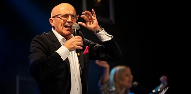 Robert Rozmus na Dzień Kobiet w KOK [ZDJĘCIA, WIDEO]