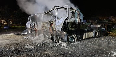 Spłonęły dwie ciężarówki w Nietążkowie [ZDJĘCIA]