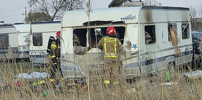 Pożar przyczepy kempingowej. W środku znajdował się pies [ZDJĘCIA]