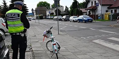 Zderzenie dziewczynki na rowerze z samochodem na przejściu [ZDJĘCIA]