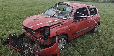 Wypadła z drogi i dachowała w Łuszkowie