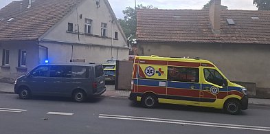 Nożownik zabarykadował się w mieszkaniu. Był agresywny [ZDJĘCIA]