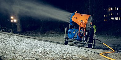 Trwa naśnieżanie górki Ferfeta [ZDJĘCIA]-90235