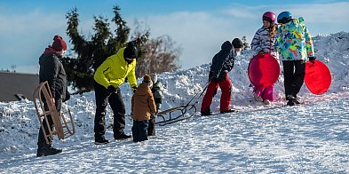 Dzieci szaleją na sztucznym śniegu Ferfety-90238