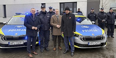 Dwa nowe radiowozy w kościańskiej policji [ZDJĘCIA]