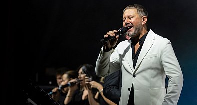 Koncert orkiestry z udziałem Andrzeja Piasecznego w Kościanie [ZDJĘCIA]-89181