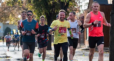 Kościański Półmaraton 2025. Biegacze opanowali Kościan [ZDJĘCIA]-89334