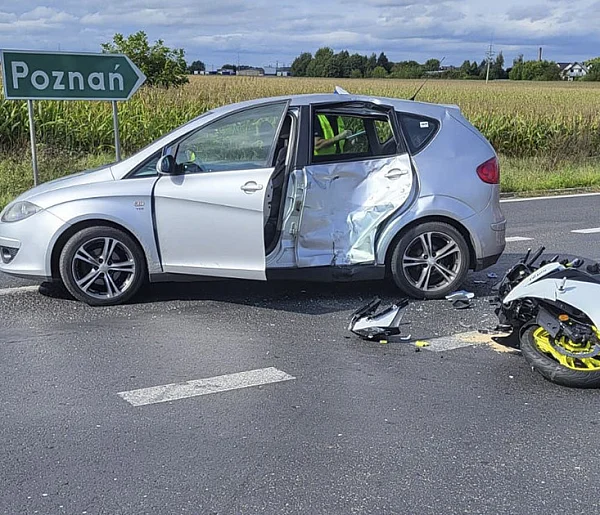 Wypadek na obwodnicy Kościana. Zderzyły się motor z osobówką [ZDJĘCIA]-88907