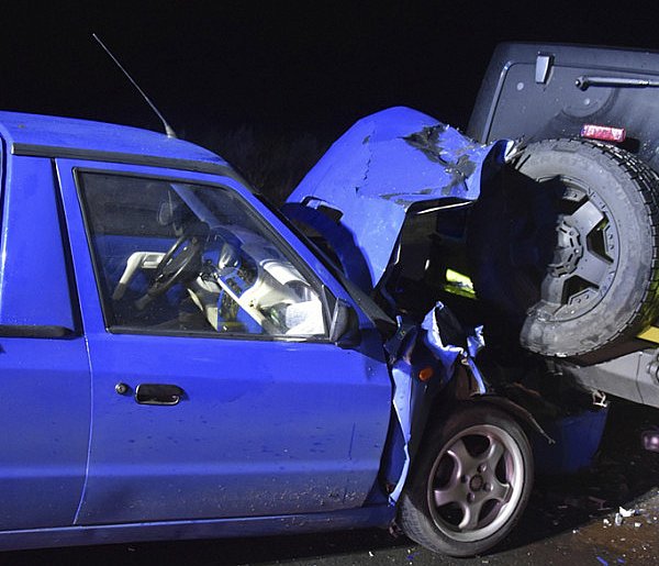 Wjechał w zaparkowanego jeepa [ZDJĘCIA]-89354