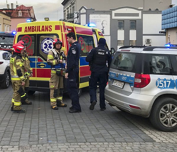 Uderzył w lampę przed przejściem dla pieszych [ZDJECIA]-89408