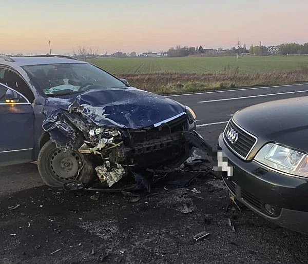 Zderzenie na skrzyżowaniu Śmigielskiej z obwodnicą [ZDJĘCIA]-89684