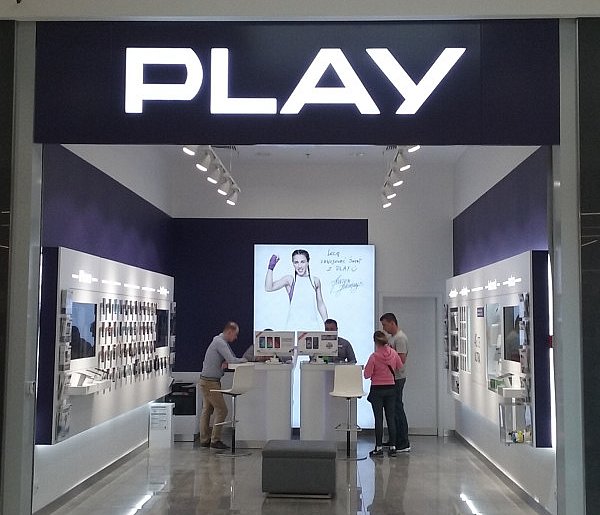 Potężna kara dla Play. Sieć ma zwrócić klientom pobrane środki-89975