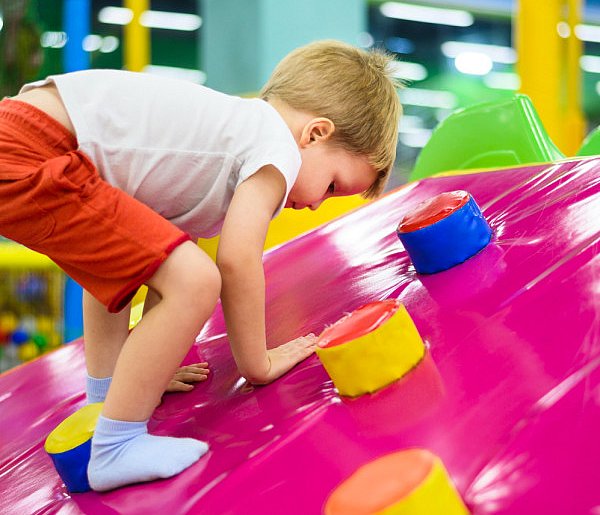 Zostawiasz dziecko w sali zabaw? Urząd wykrył poważne uchybienia-90452