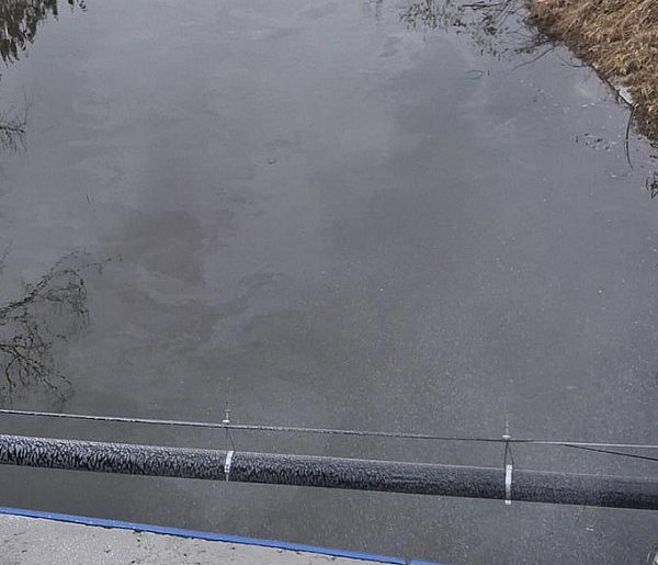 Nieznana substancja na kanale Obry w Kiełczewie