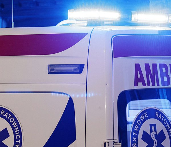 Dziecko i kobieta podtruci tlenkiem węgla. Trafili do szpitala