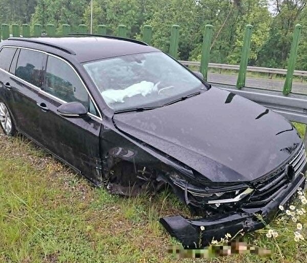 Wjechał w bariery na S5. Za szybko jechał [ZDJĘCIA]