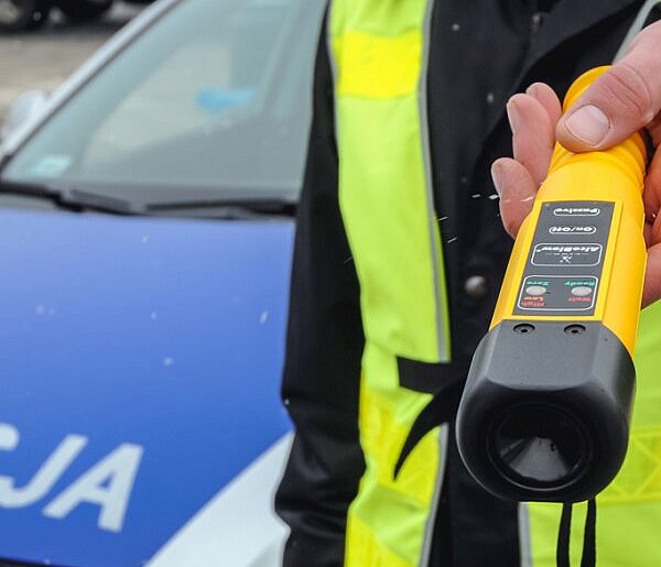Uszkodził inne auto. Miał 3 promile, a do sklepu pojechał po alkohol!
