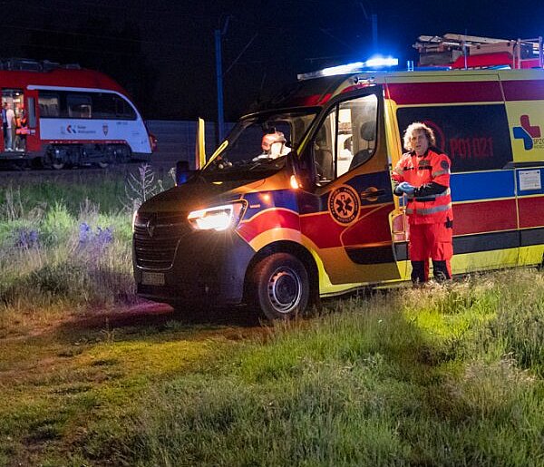 Nie ma zagrożenia życia dla mężczyzny potrąconego przez pociąg w Kościanie