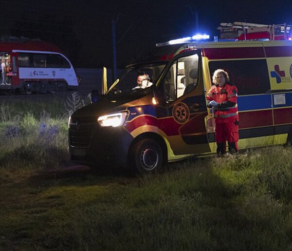 Nie ma zagrożenia życia dla mężczyzny potrąconego przez pociąg w Kościanie