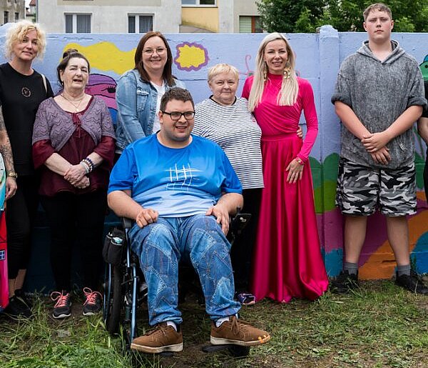 Mural integracyjny na płocie przy KOK-u [ZDJĘCIA]
