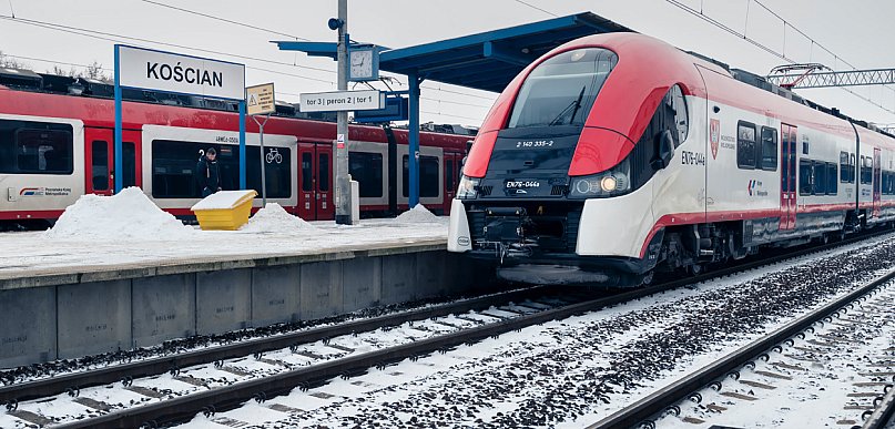 Opóźnienia i odwołania pociągów z powodu oblodzenia sieci trakcyjnej