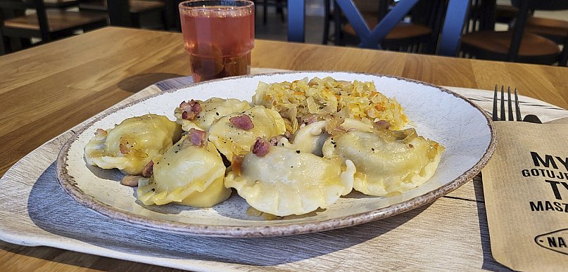 Przegląd lokalnych restauracji – gdzie zjeść smacznie w Śremie i Jarocinie?
