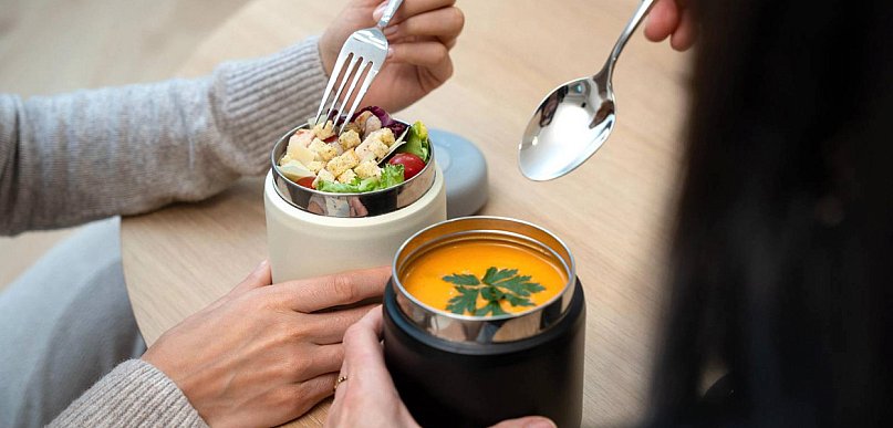 Termo naczynia na prezent i do pracy – ciepło zawsze pod ręką