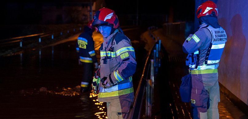Zalana droga pod wiaduktem w Nacławiu [ZDJĘCIA]