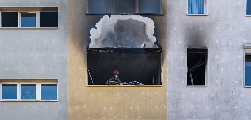 Groźny pożar mieszkania na os. Jagiellońskim w Kościanie! [ZDJĘCIA]