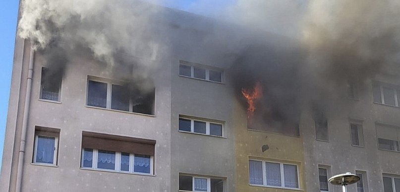 Pożar u sąsiadów w kilka minut zniszczył ich mieszkania. Proszą o pomoc!